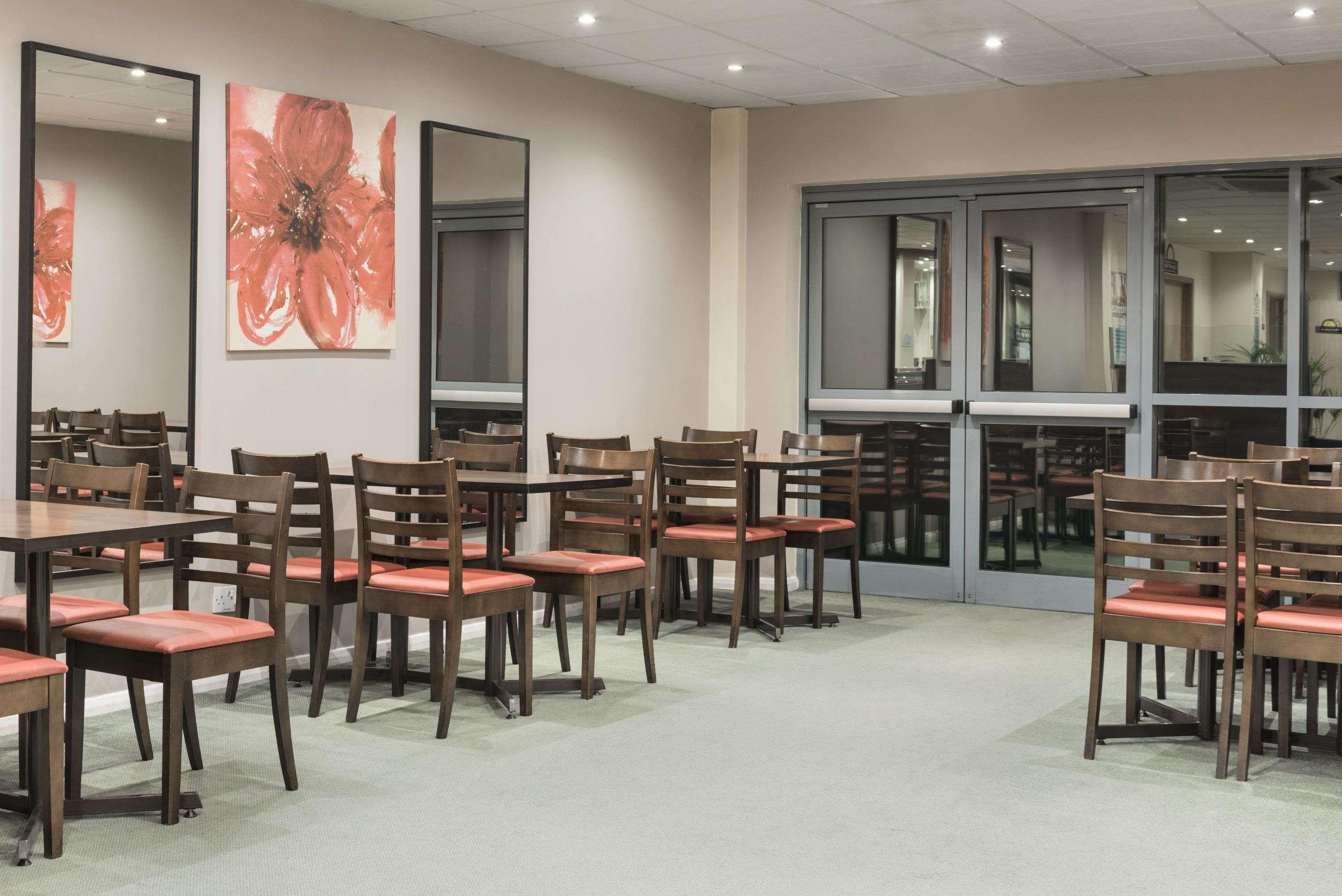 Days Inn By Wyndham Donington Касл-Донингтон Экстерьер фото