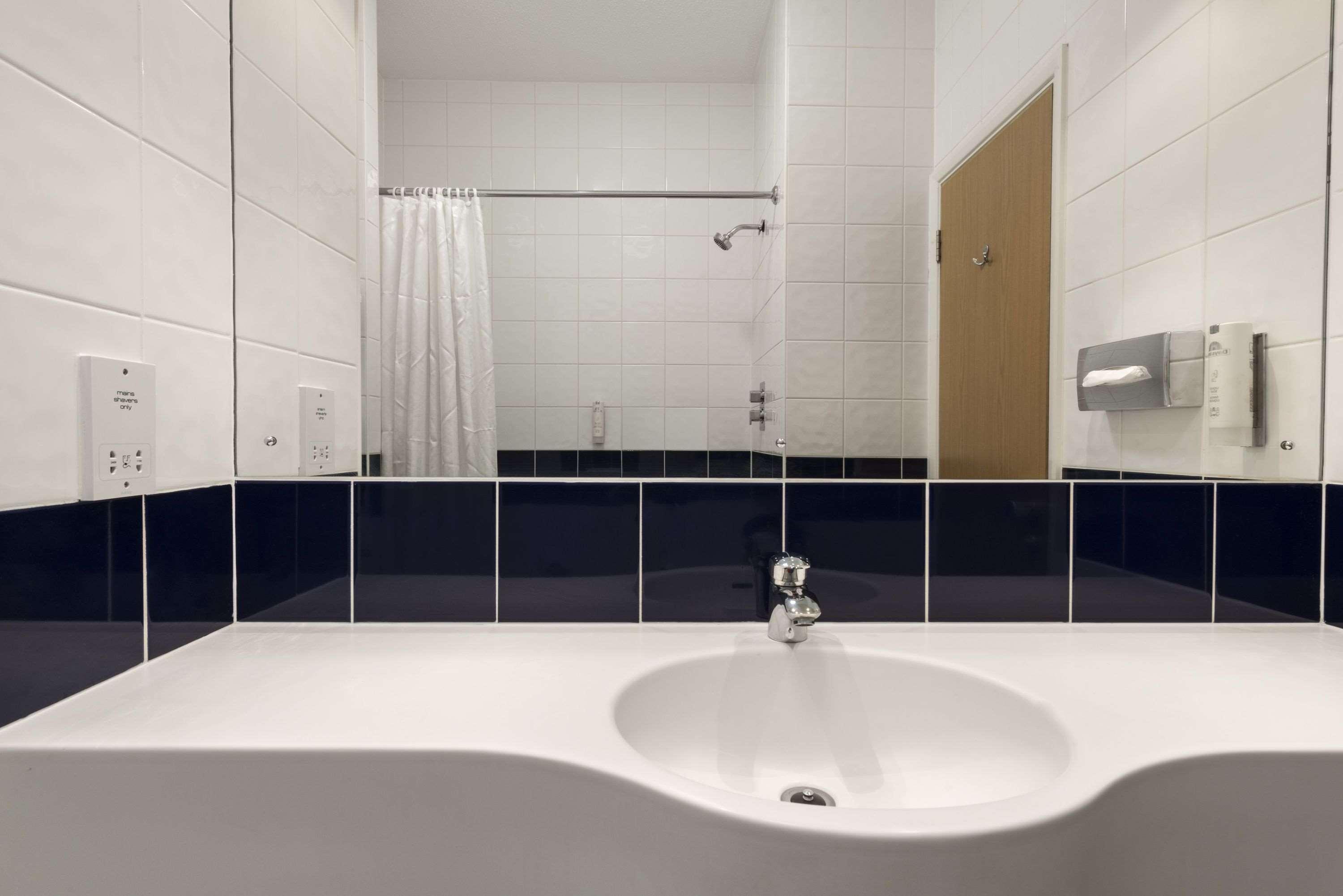 Days Inn By Wyndham Donington Касл-Донингтон Экстерьер фото