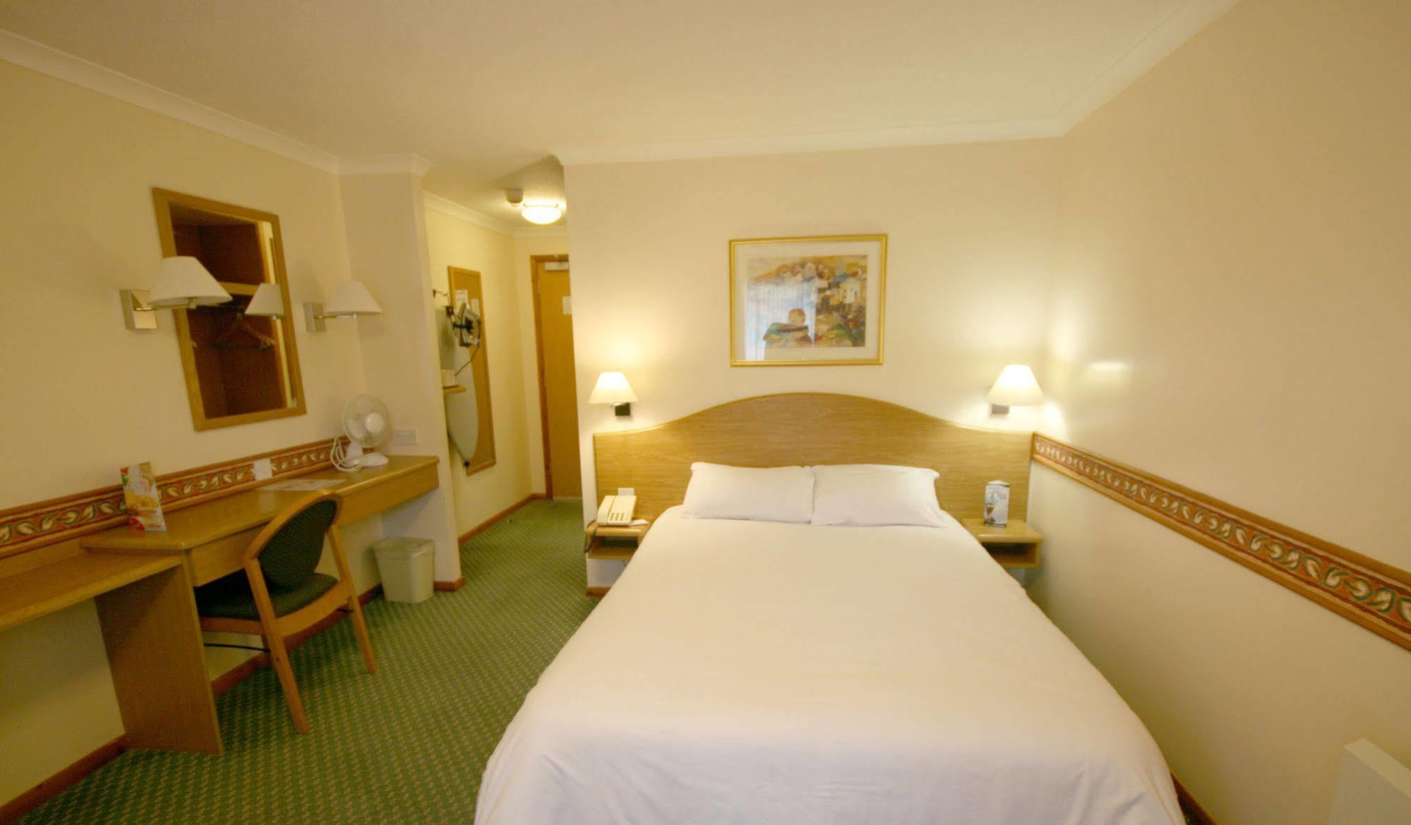 Days Inn By Wyndham Donington Касл-Донингтон Экстерьер фото
